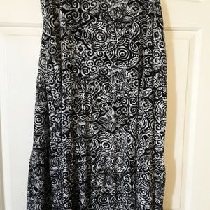 18/20 Beautiful long skirt.